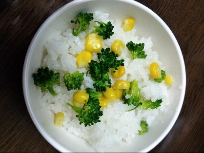 とうもろこしとブロッコリーの混ぜご飯