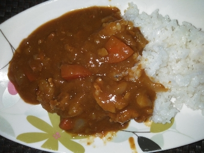 こんばんは～♪
シンプルカレーが
一番好きです(@_@)
ホッとする味美味しかったです♪