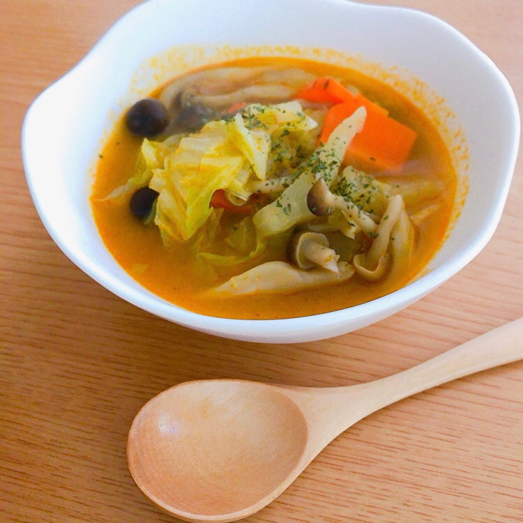 鍋の残りで簡単♪野菜トムヤムスープ
