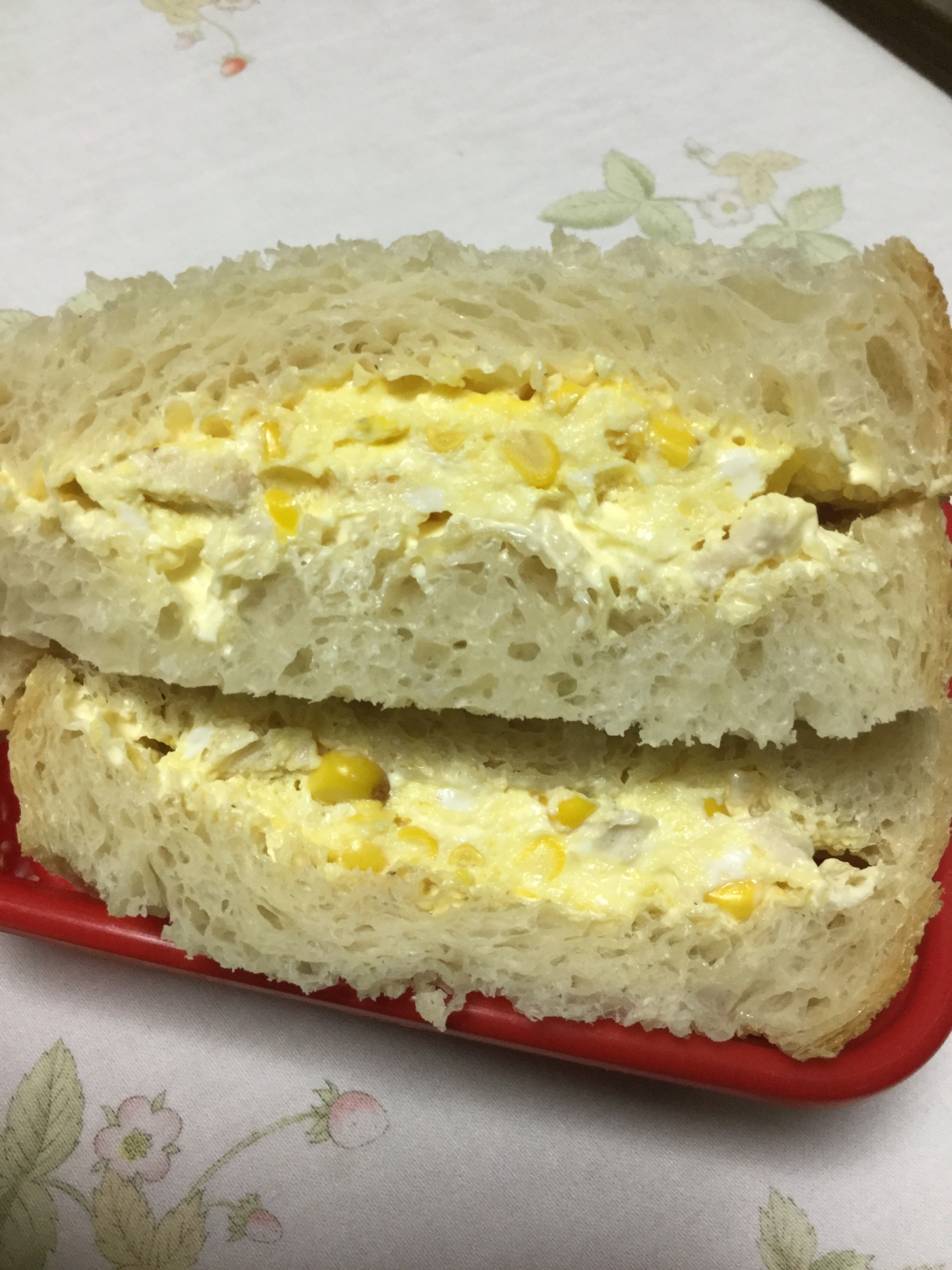 鶏ハムとトウモロコシの卵サンドイッチ