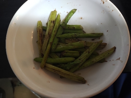 お弁当に・付け合せに、アスパラのマヨネーズ炒め