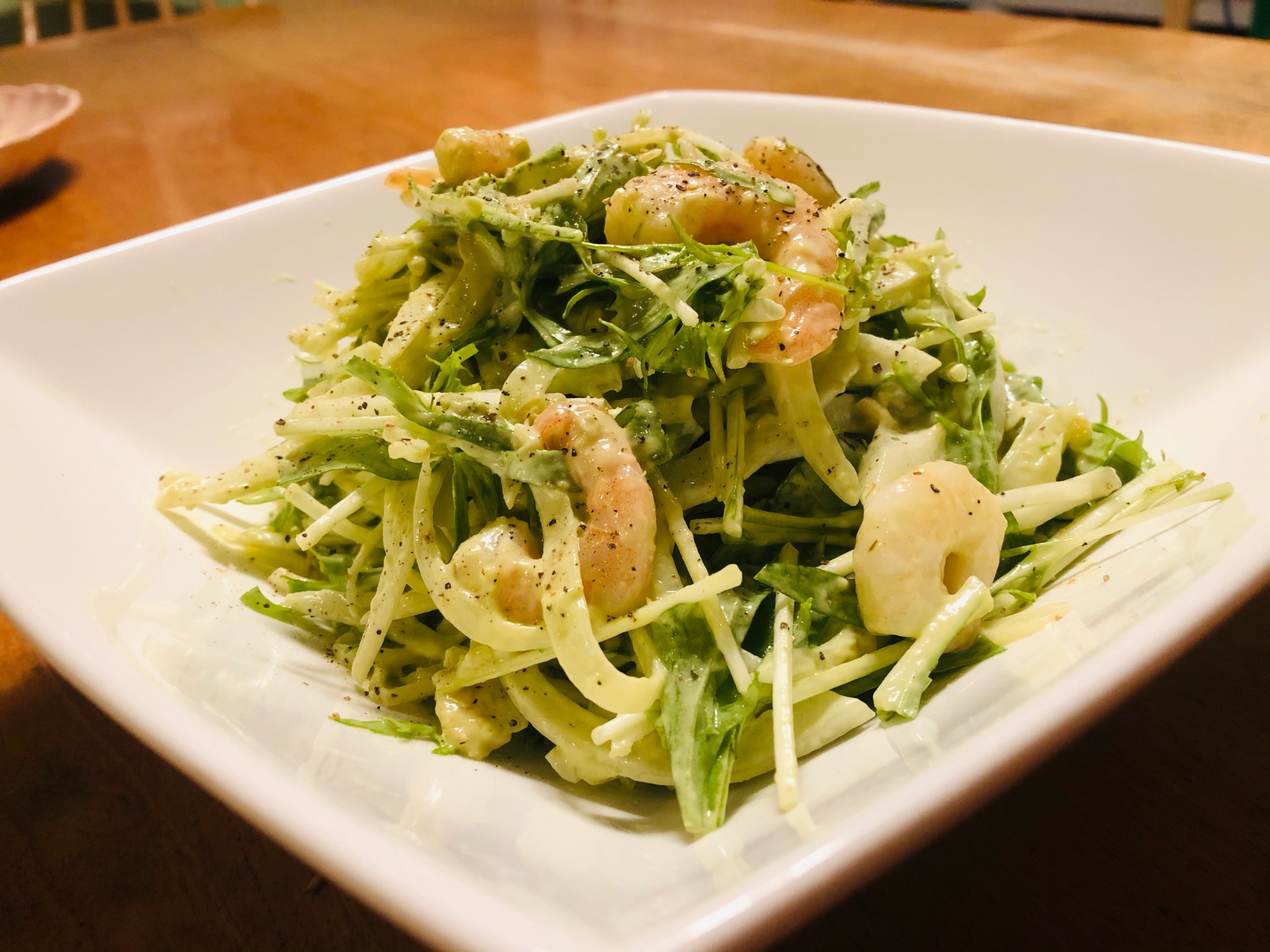 海老とアボカドののクリーミｨー野菜サラダ