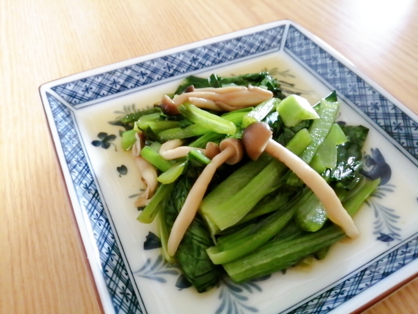 (動画あり)レンジで簡単☆小松菜としめじの煮浸し