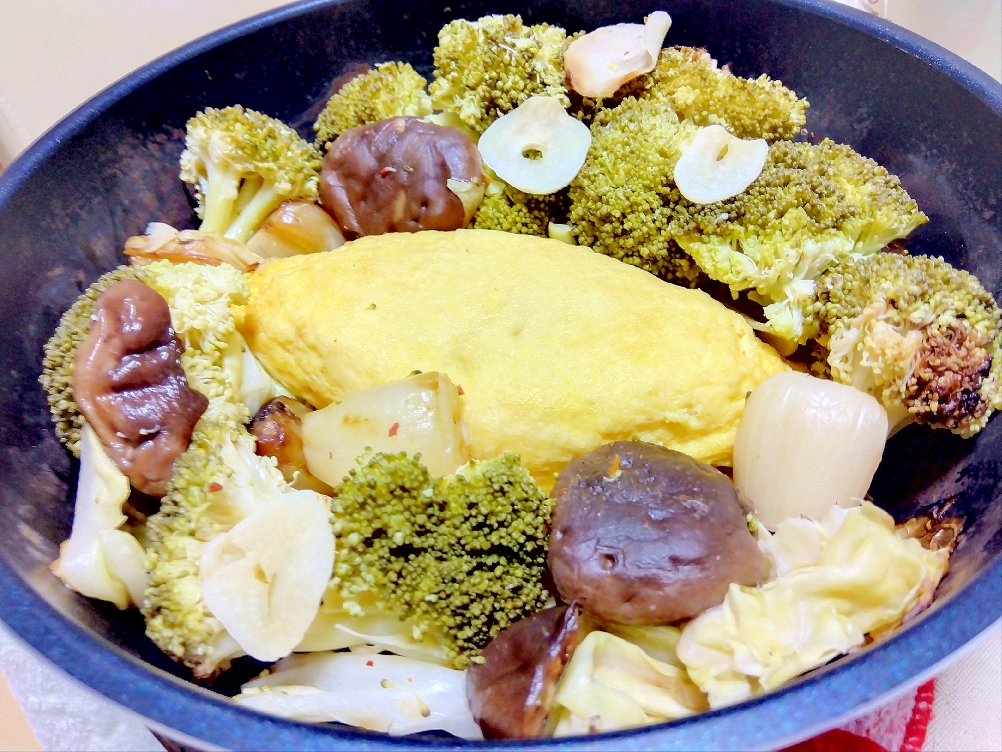 オムレツ椎茸ブロッコリーらっきょうキャベツ蒸し煮