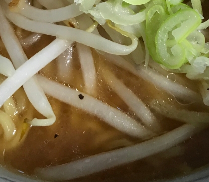 簡単♪しめに♪豚肉ともやしのとんこつラーメン