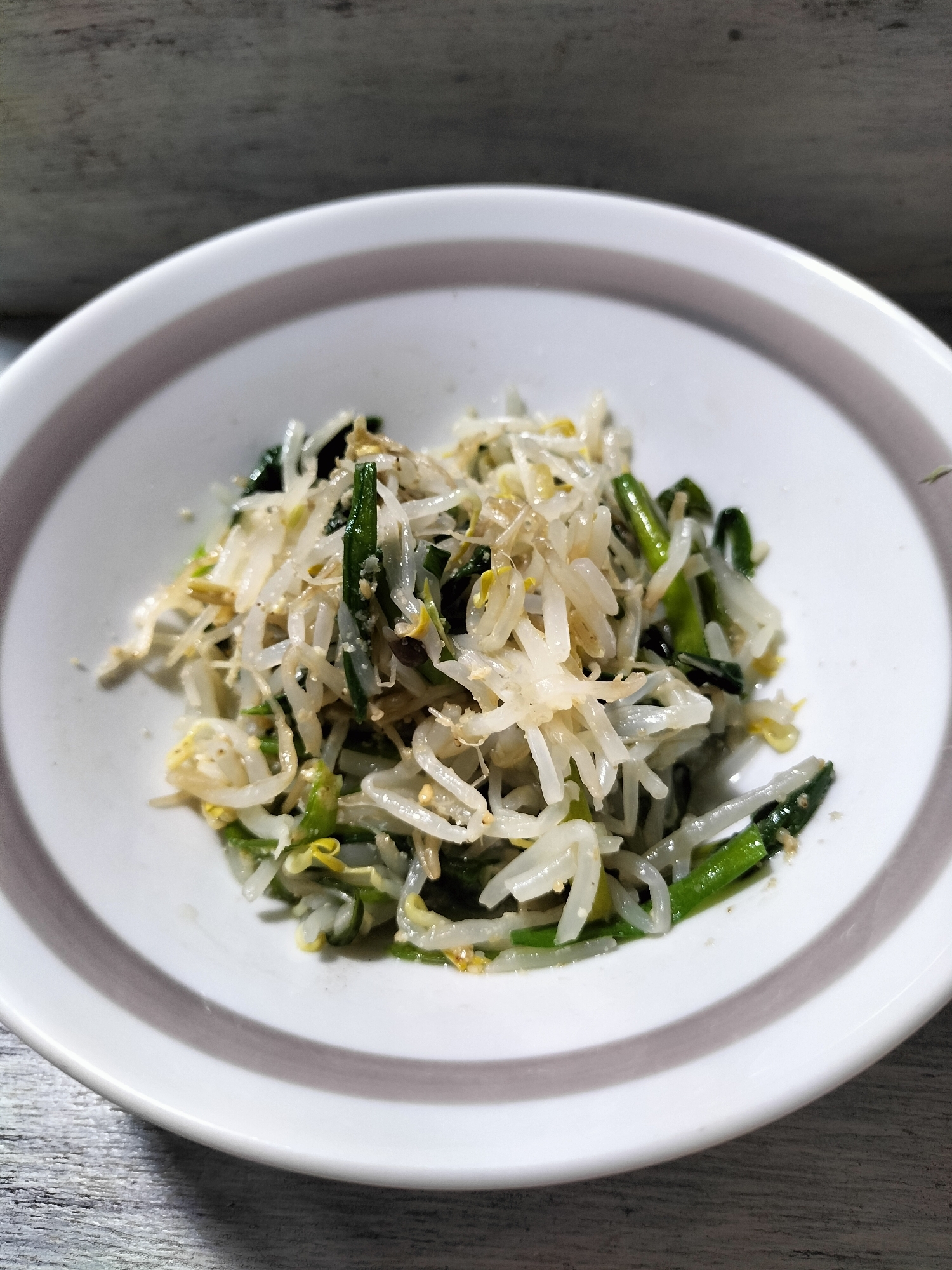 もやしとにらの白ごまナムル