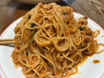 トマト缶で！鶏肉とほうれん草のトマトクリームパスタ