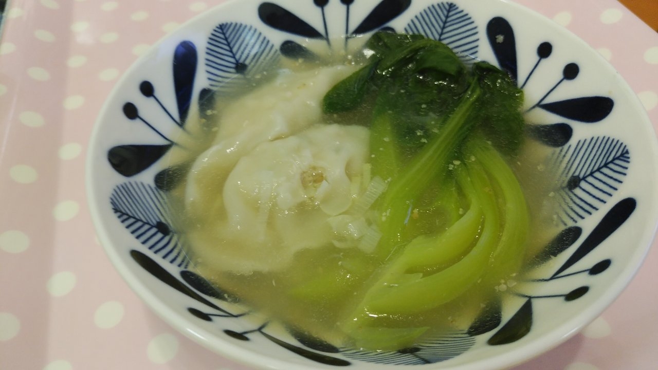 餃子と青梗菜の中華スープ