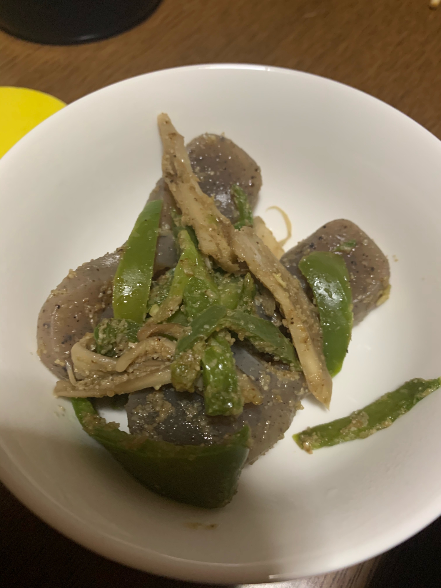 舞茸とピーマンとこんにゃくのキンピラ