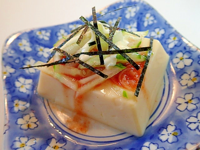 キムチと千切り胡瓜と刻み海苔のマヨかけ卵豆腐
