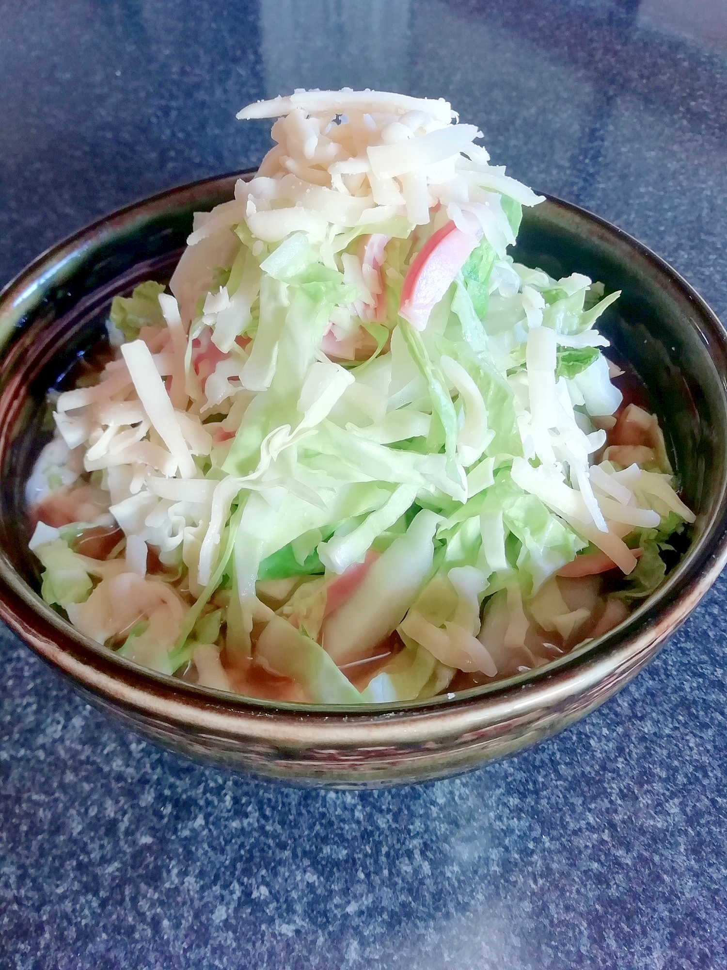 【デカ盛り料理】タワー型野菜たっぷり塩ラーメン