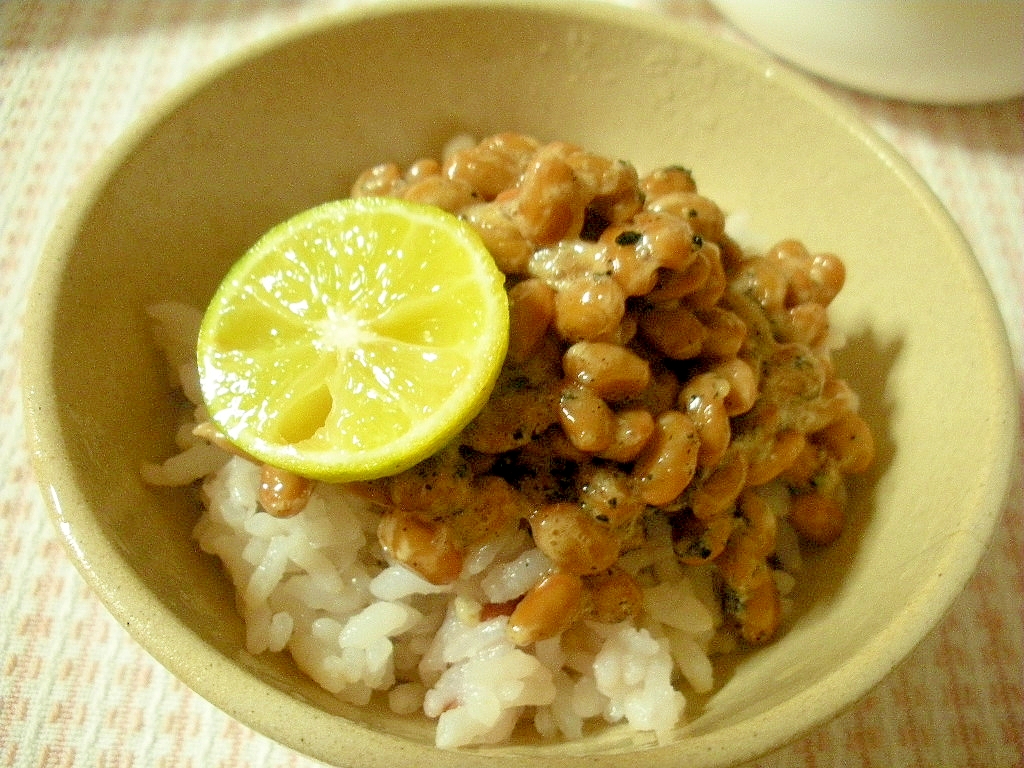 ほんのり中華なスダチ入り納豆ごはん♪