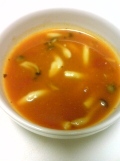 パスタソースで作るマカロニのトマトスープ