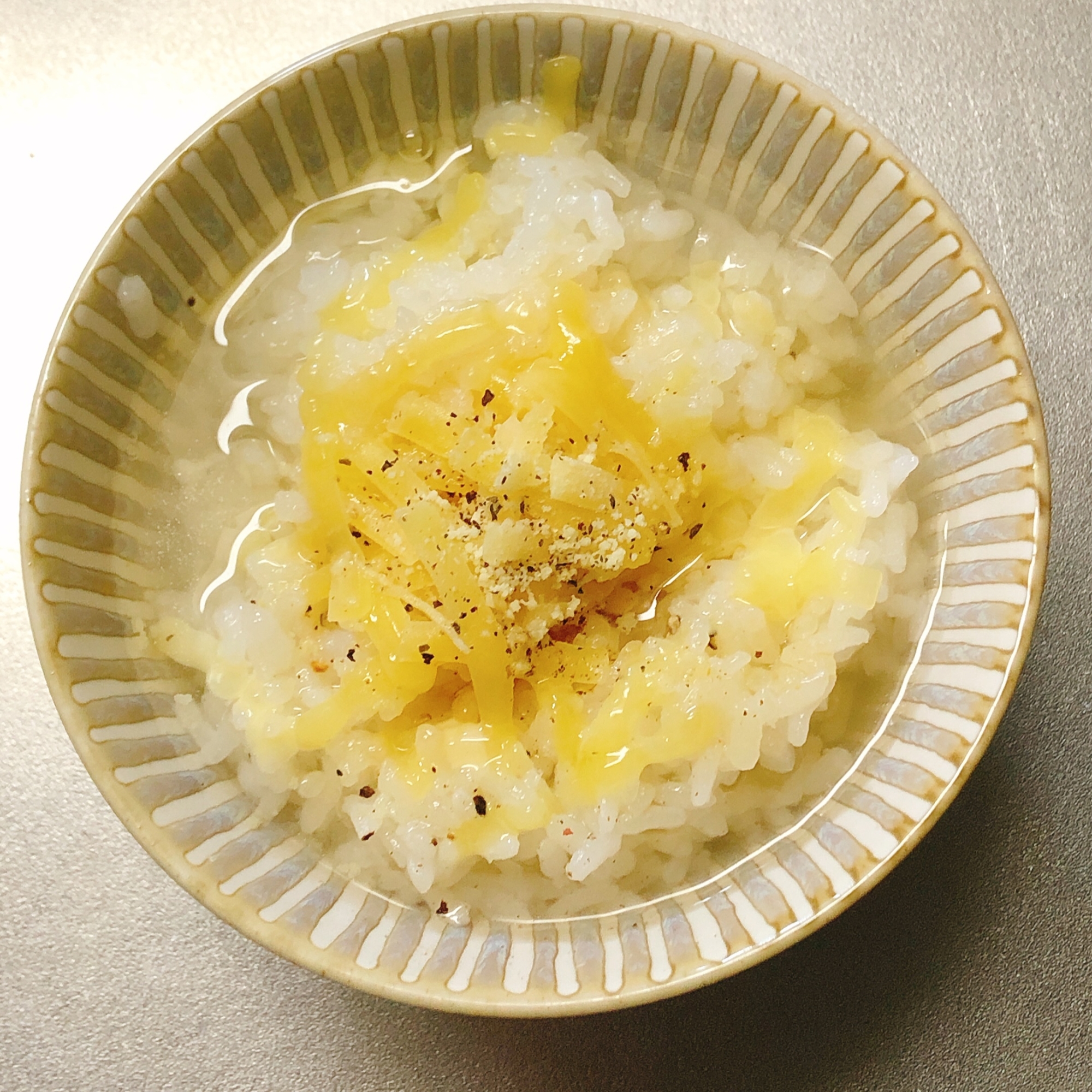 おやつにもオススメ☆コンソメチーズご飯