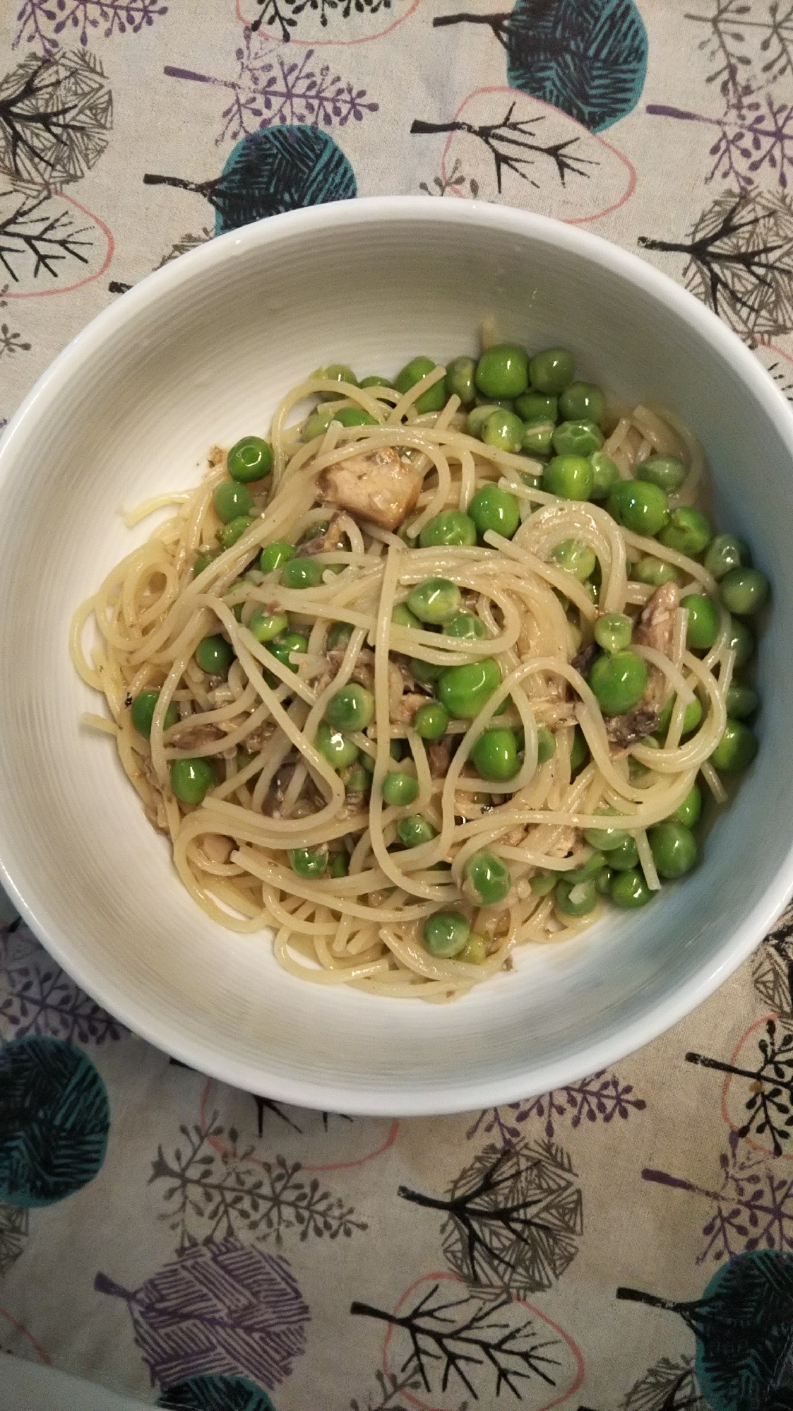 オイルサーディンとグリンピースのパスタ