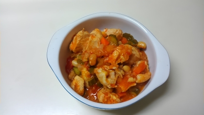 野菜タップリで作ってみましたぁ～(*^^*)♪コトコト煮込んで、美味しいぃ～♪ご飯にもパンにも良く合う～(*^^*)♪お助けレシピですねっ♪ご馳走様でしたぁ～♪