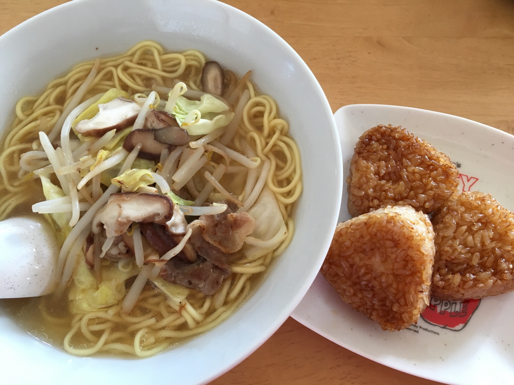 ちょっと豪華なインスタントラーメン