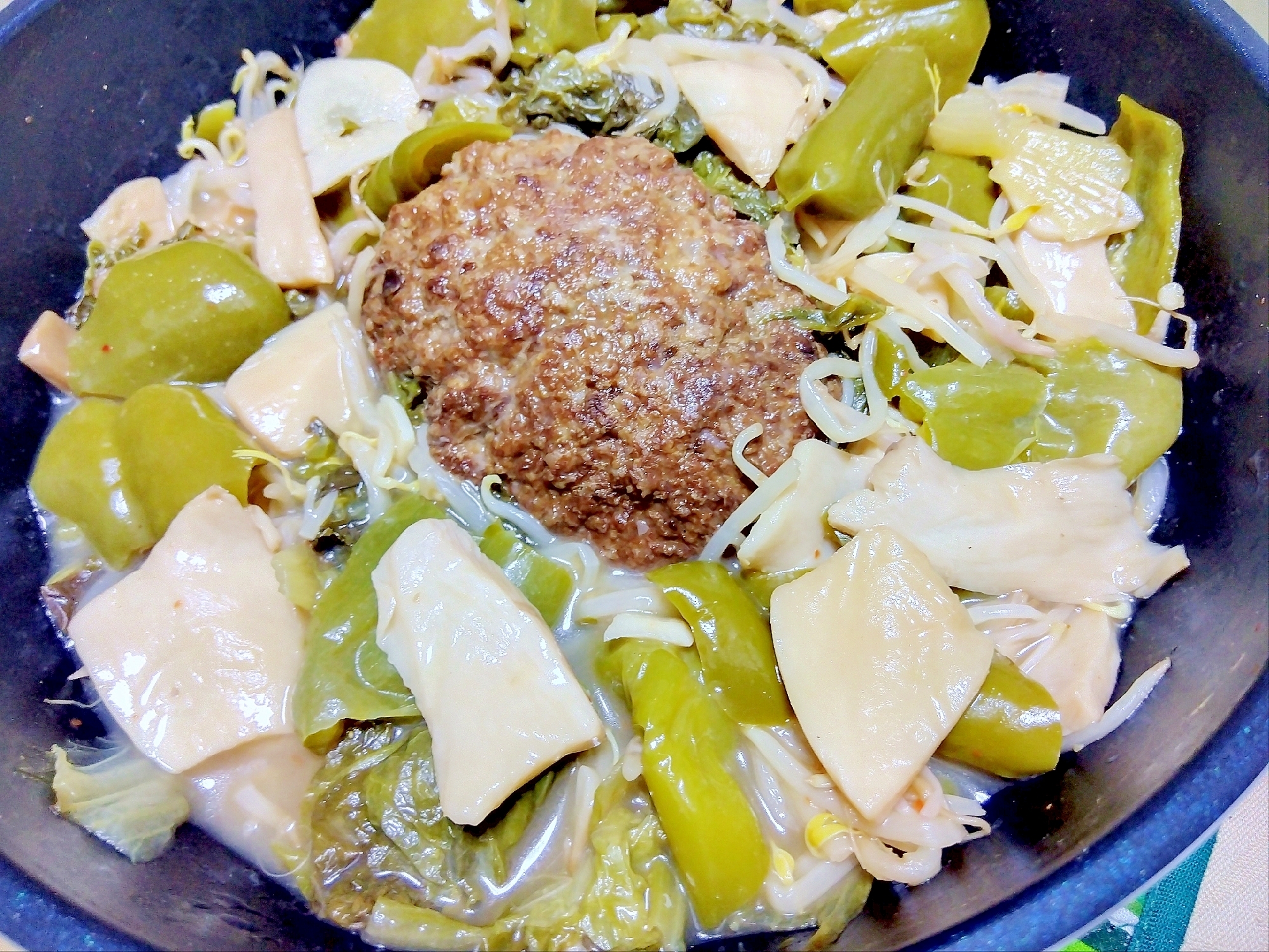 サニーレタスもやしピーマンえりんぎハンバーグ蒸し煮