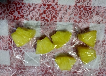 sweetsちゃん(*ˊ˘ˋ*)｡♪パイナップルを冷凍保存≡⊂(   ˙꒳​˙ )⊃ヨーグルトに使えるし凍ってそのまま食べても美味しいですね♪٩(ˊᗜˋ*)و♪