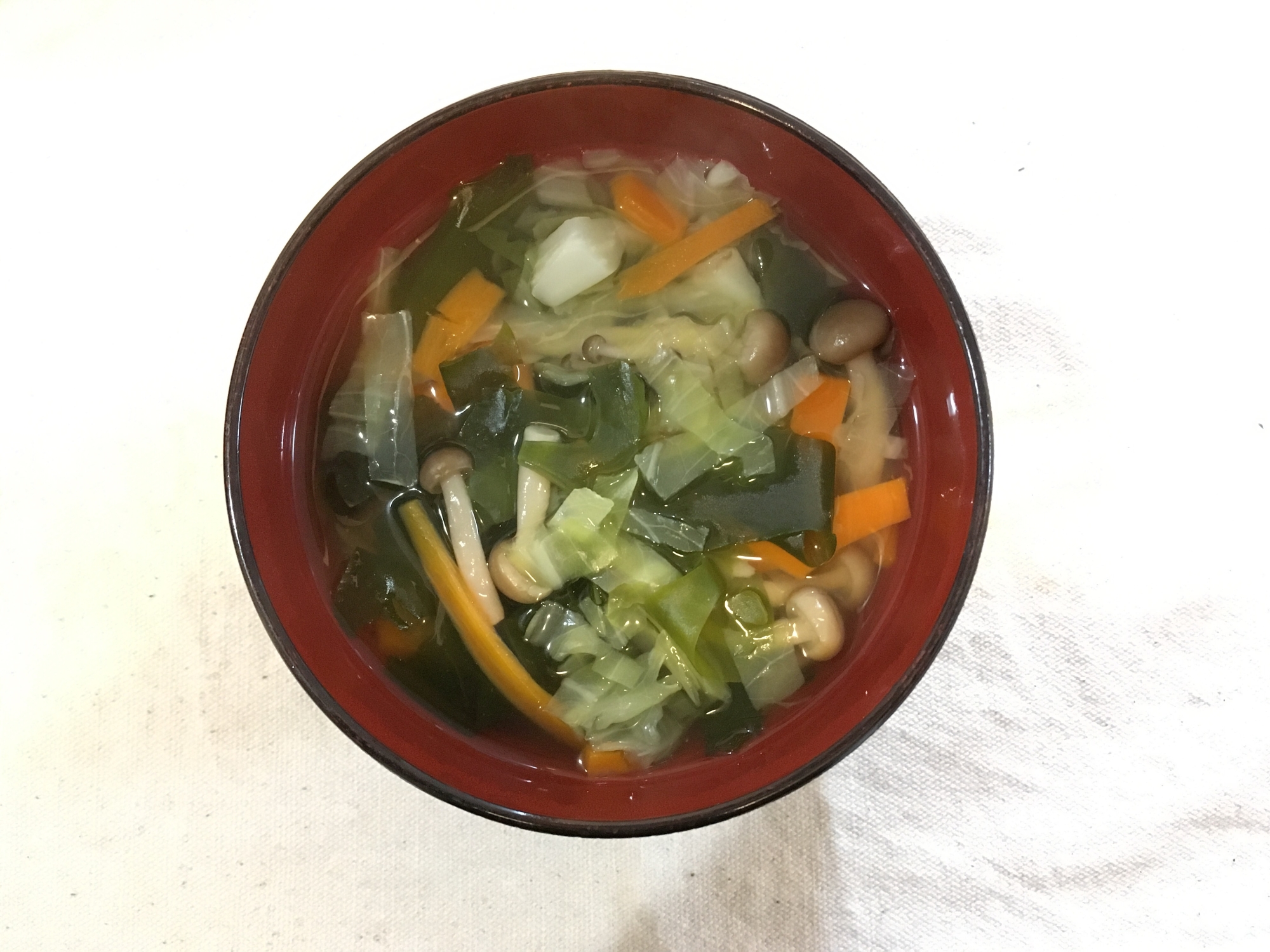 野菜たっぷり！わかめスープ