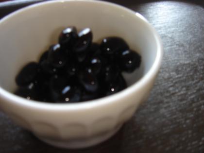 初めて黒豆を煮てみましたが、美味しくできて満足です♪