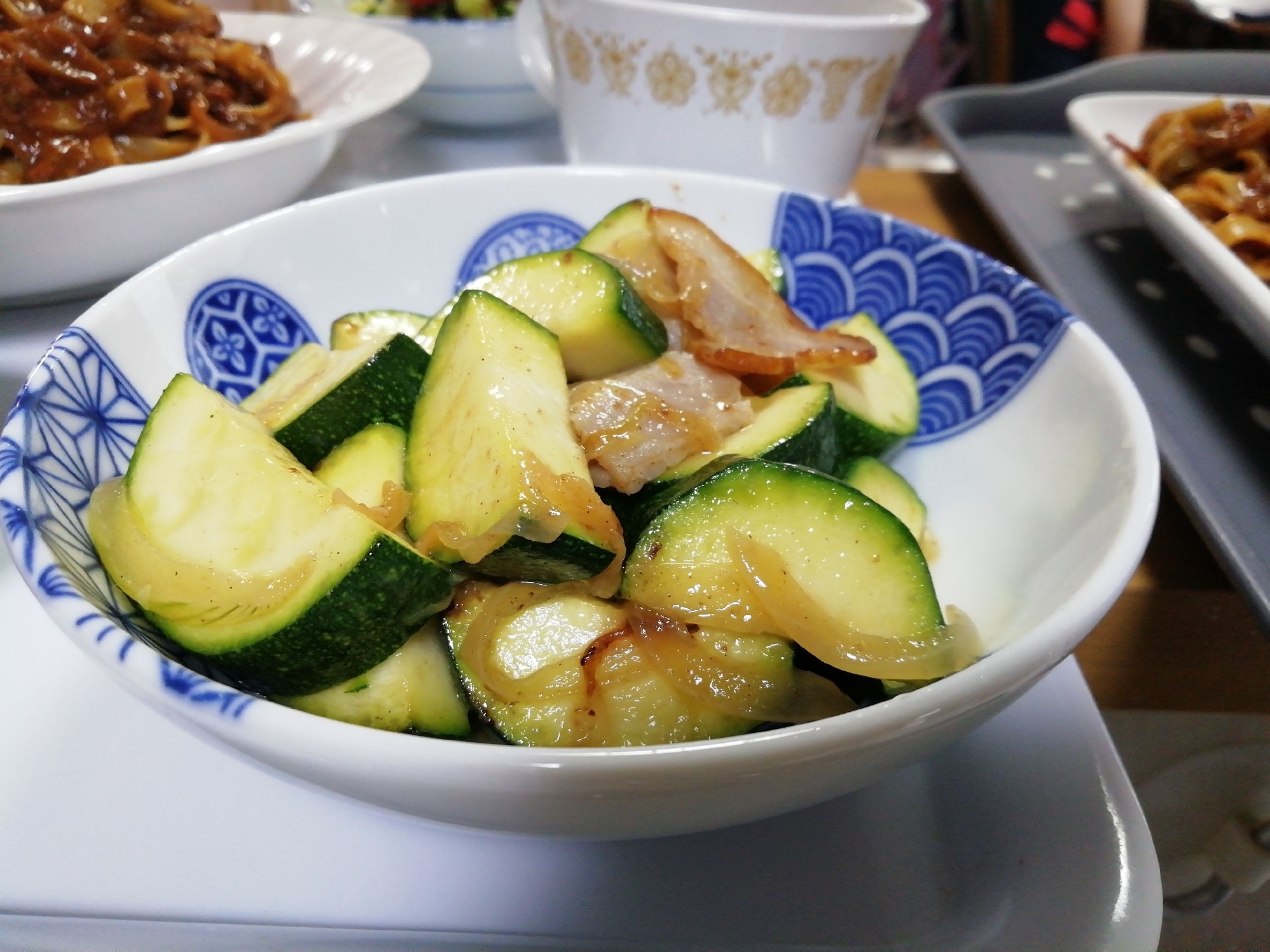 ズッキーニベーコンのにんにく炒め レシピ 作り方 By よっちごはん 楽天レシピ ズッキーニベーコンのにんにく炒め レシピ 作り方 By よっちごはん 楽天レシピ