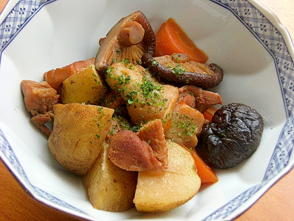 隠し味で❤鶏もも＆新ジャガの煮物♪（干し椎茸だし）