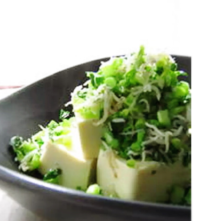 温かいお豆腐の大根菜たっぷりサラダ