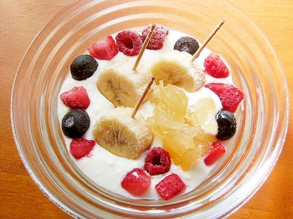 梨ジャムと冷凍フルーツでヨーグルト 爪楊枝付き レシピ 作り方 By ジョン リーバス 楽天レシピ