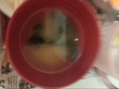 玉ねぎたっぷり☆玉ねぎとわかめのお味噌汁
