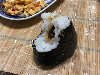 昆布の佃煮とマヨおかかのおにぎり