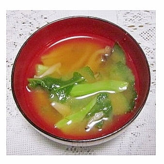 小松菜としめじの味噌汁（昆布だし・塩麹入り）