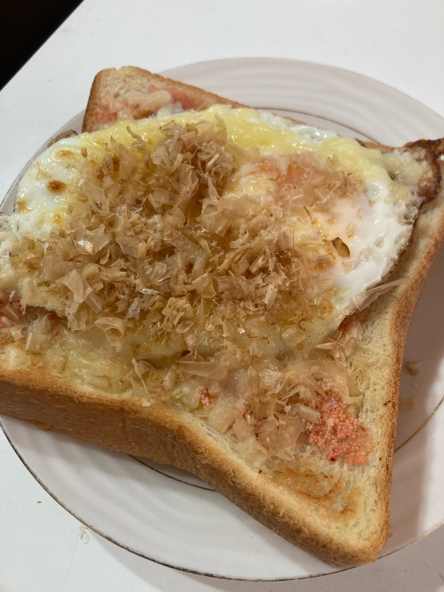 明太子と目玉焼きの鰹節トースト