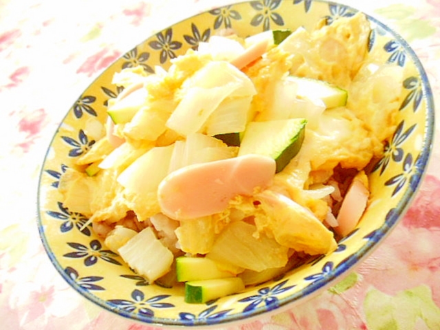 ❤魚肉ソーセージとズッキーニと玉葱の卵丼❤