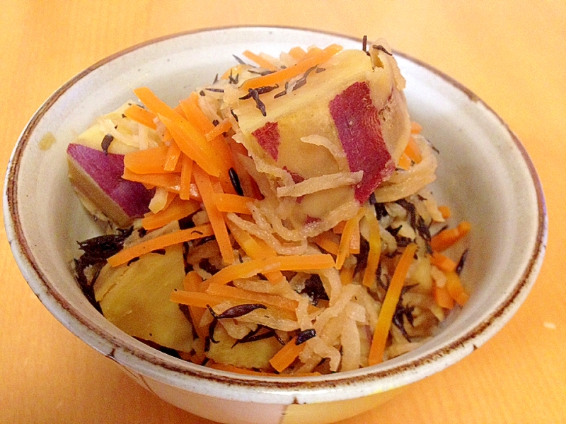 サツマイモと乾物の煮物( ´ ▽ ` )ﾉ