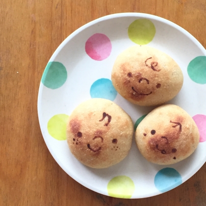 手ごねで作ったので、柔らかい生地で大変でしたが、ふんわり美味しいパンになりました(*'ω'*)