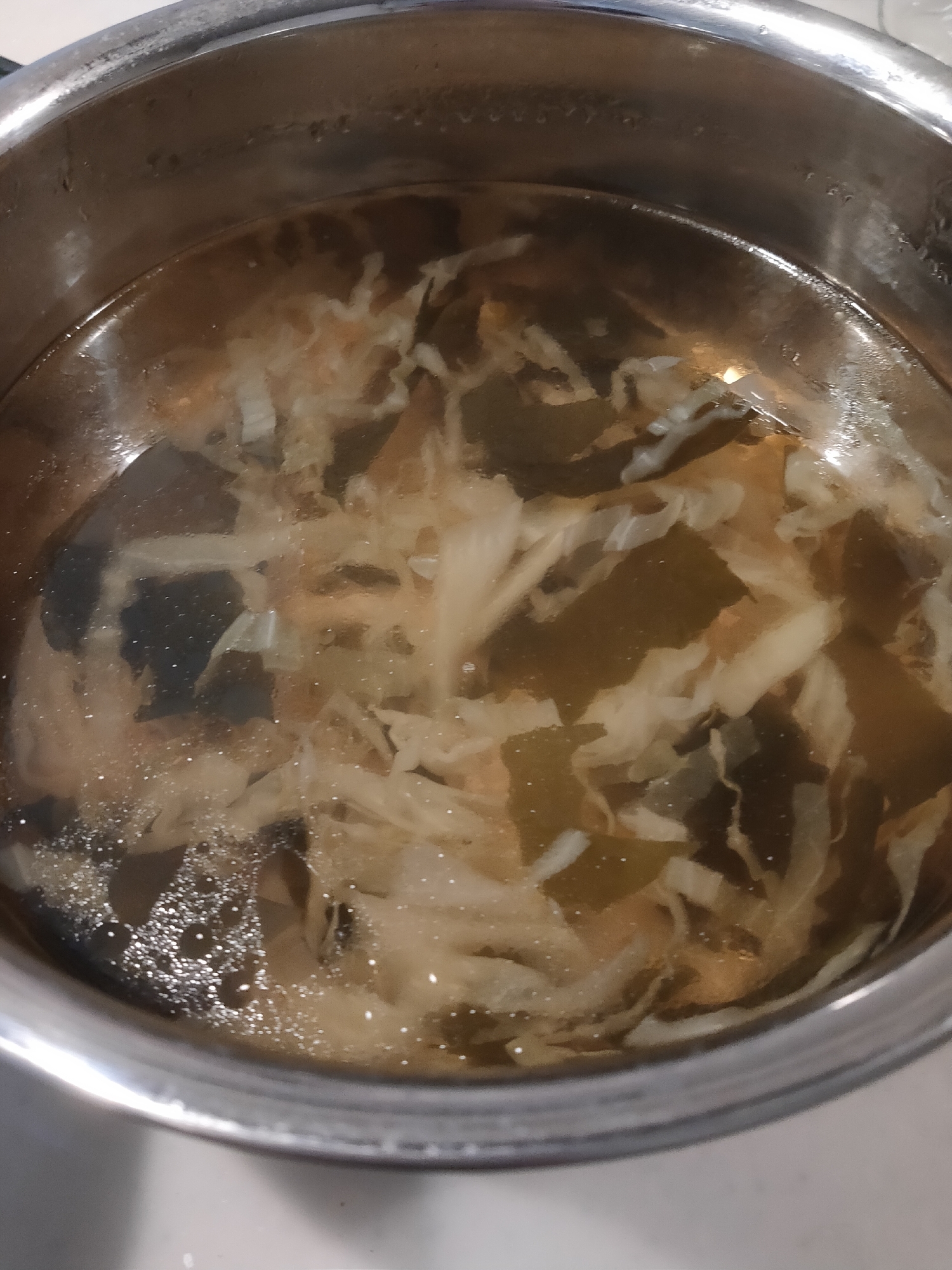 キャベツとわかめの中華スープ