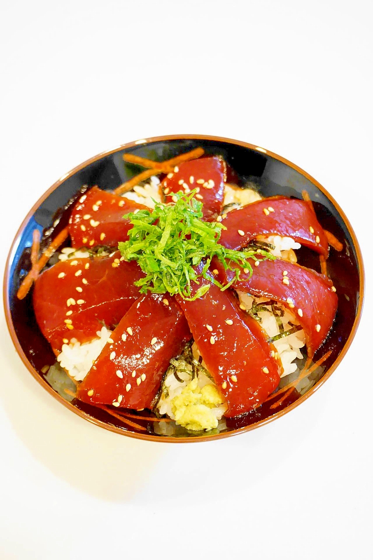 黄金比率の漬けタレで本格的!まぐろの漬け丼