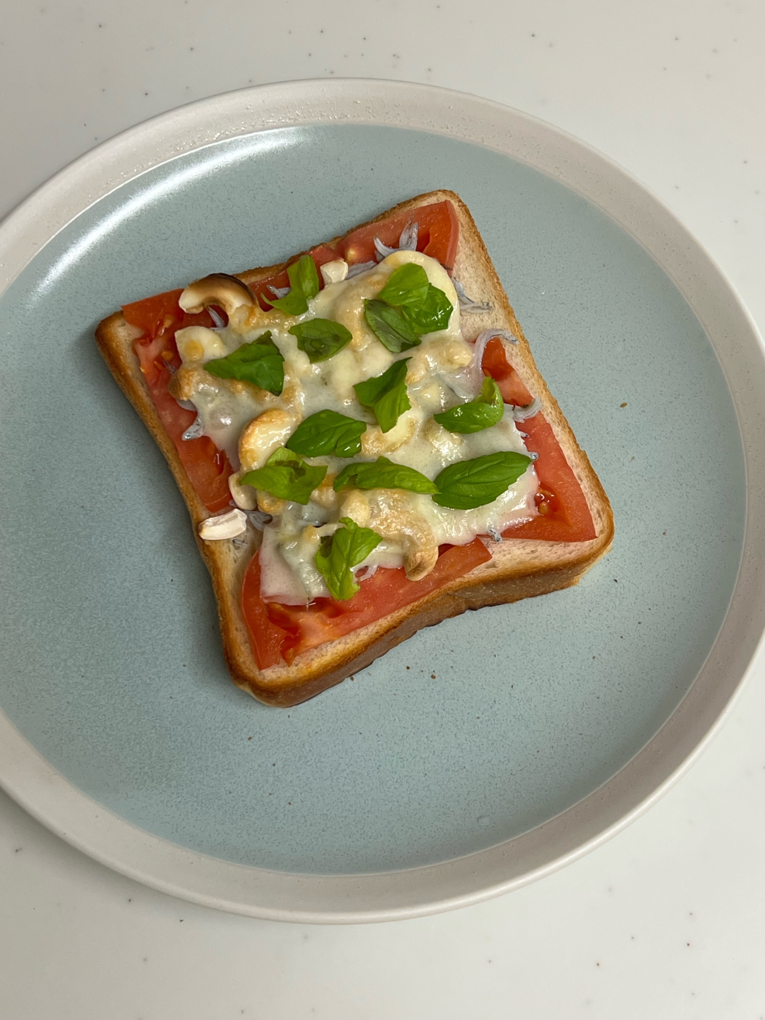 しらすとトマトのピザトースト