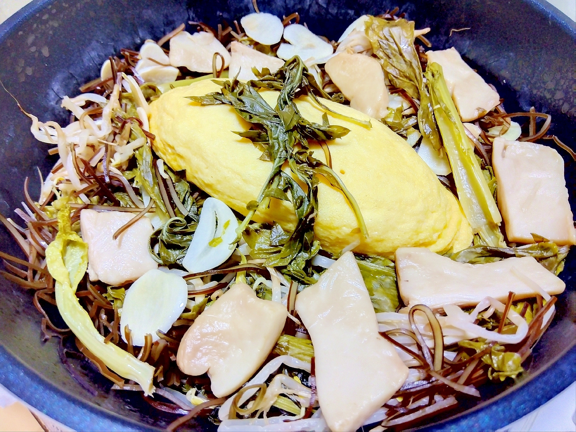 オムレツからし菜フーチバーもやし昆布エリンギ蒸し煮