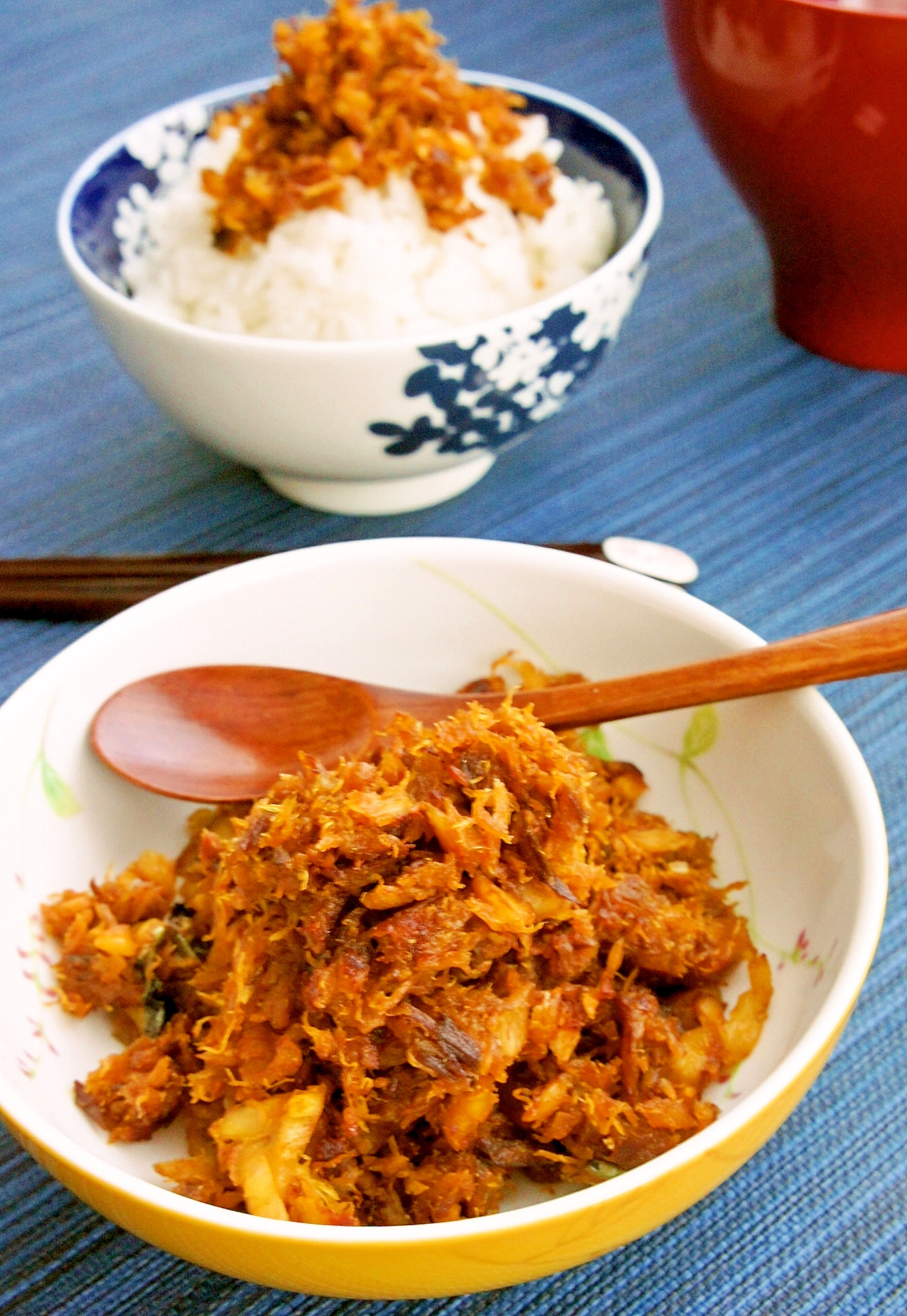 ご飯のお供にお酒のつまみに♪サバの味噌カレーそぼろ