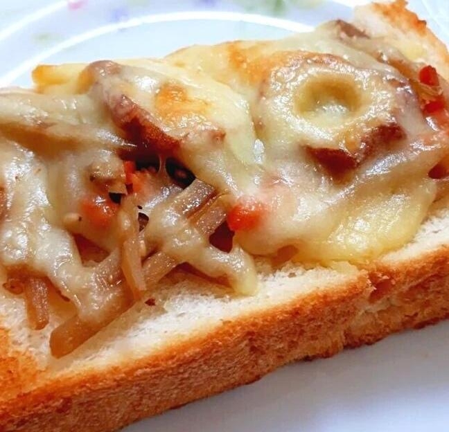 簡単リメイク♪ちくわきんびらごぼうのチーズトースト