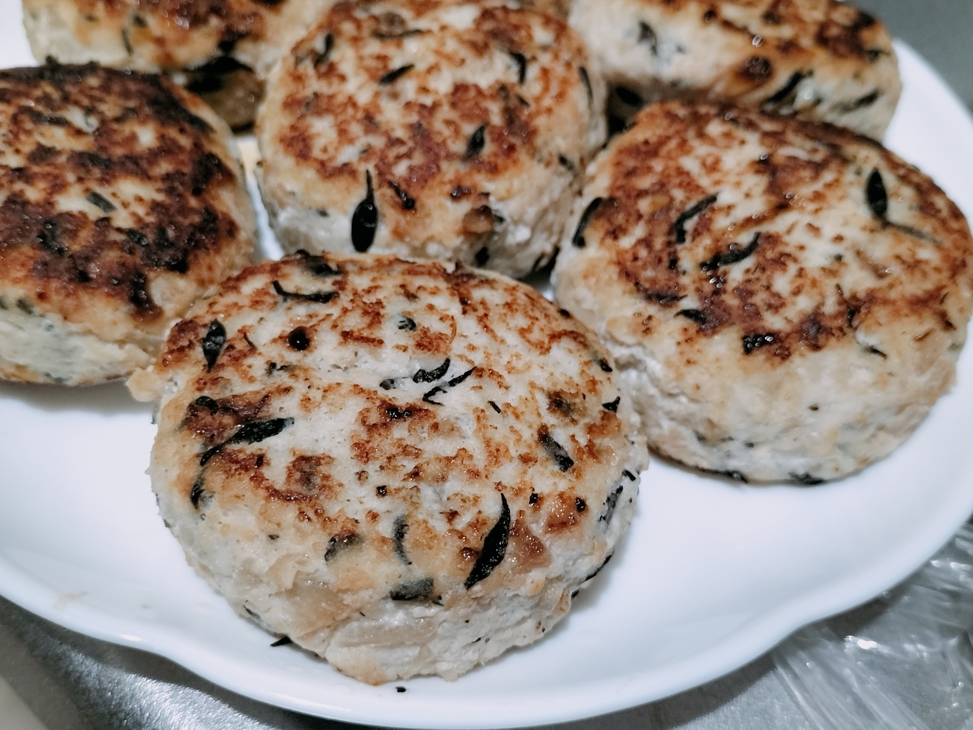 お弁当に簡単作り置き♪鶏ひき肉でひじきハンバーグ