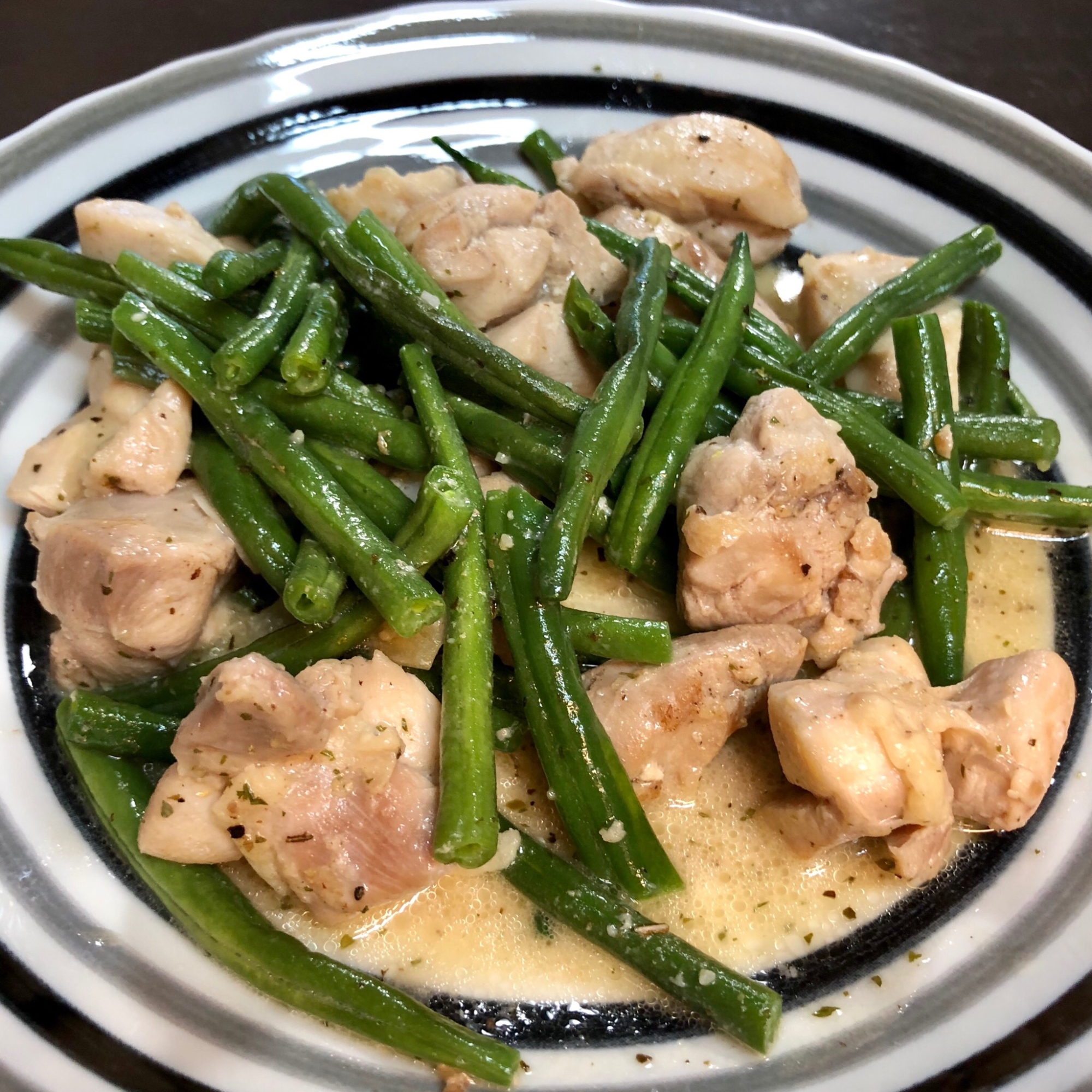 鶏もも肉とインゲンのマヨ炒め