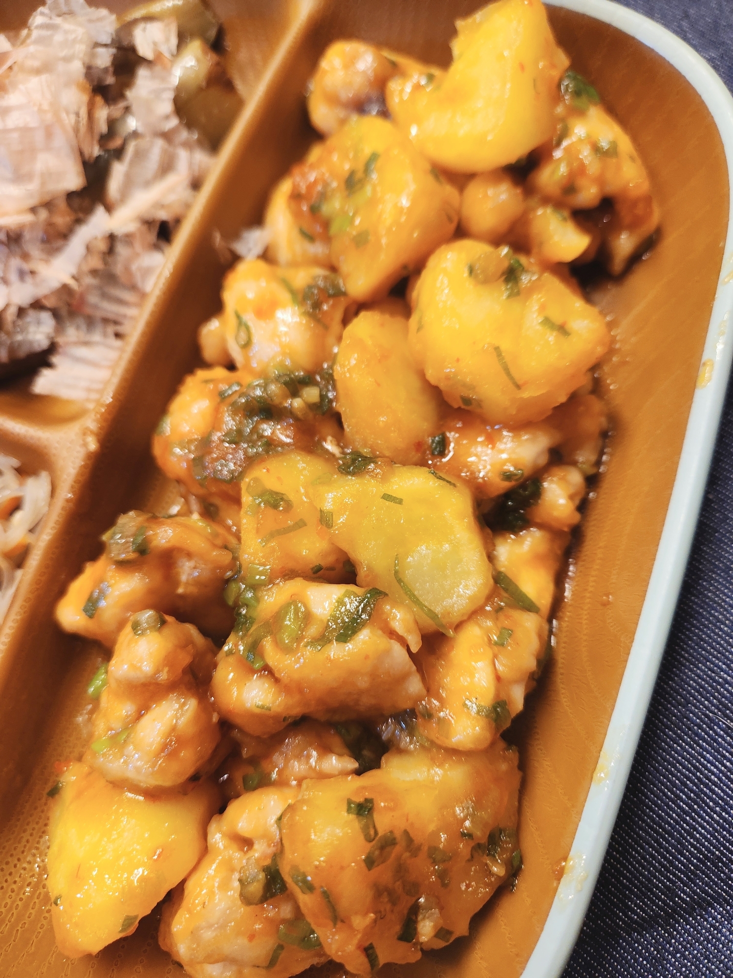 【おつまみ】鶏肉とじゃがいもの辛口炒め