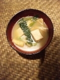 凍み豆腐と小松菜油揚げのお味噌汁