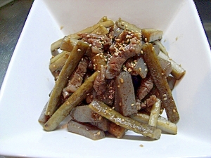 ごぼうとこんにゃくと牛肉の甘辛いためにぃ~♪