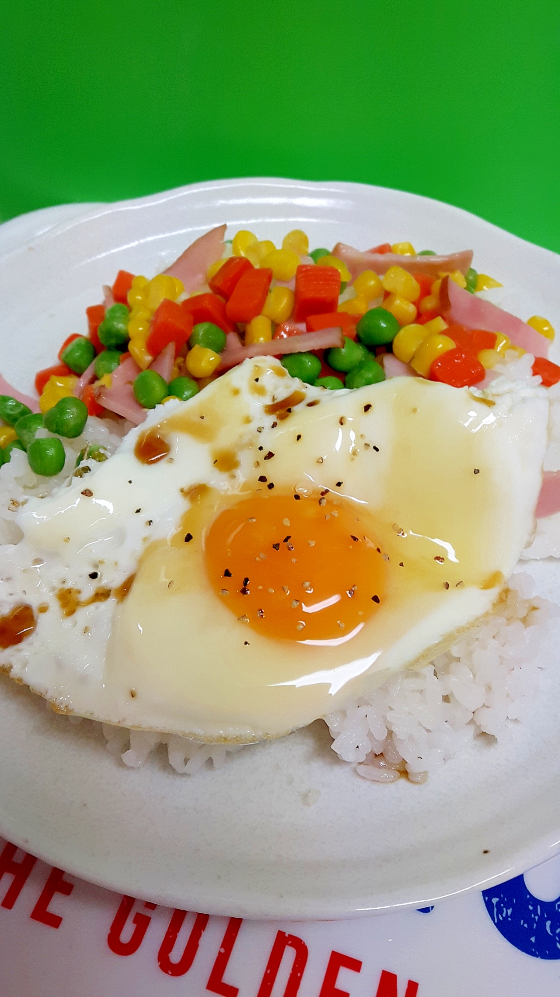 簡単！(^^)目玉焼き＆ミックスベジタブルの丼♪