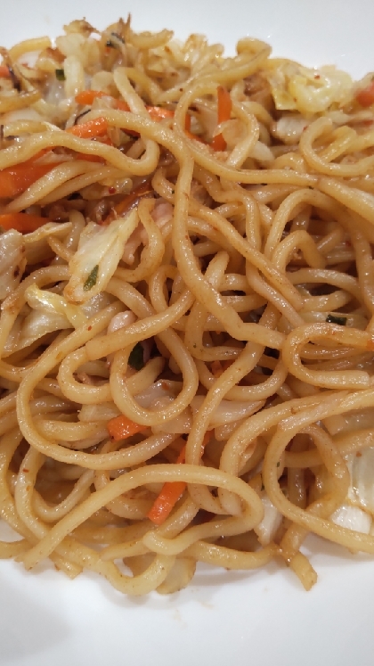 ハム・きゃべつ・ピーマン・にんじんで　焼きそば