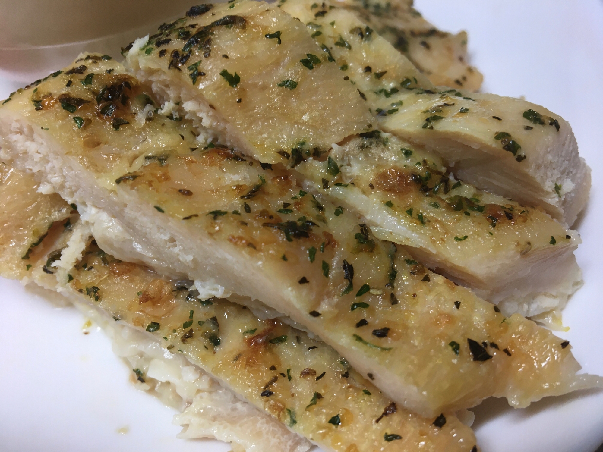 重曹で柔らか！鶏むね肉のにんにくハーブグリル♪